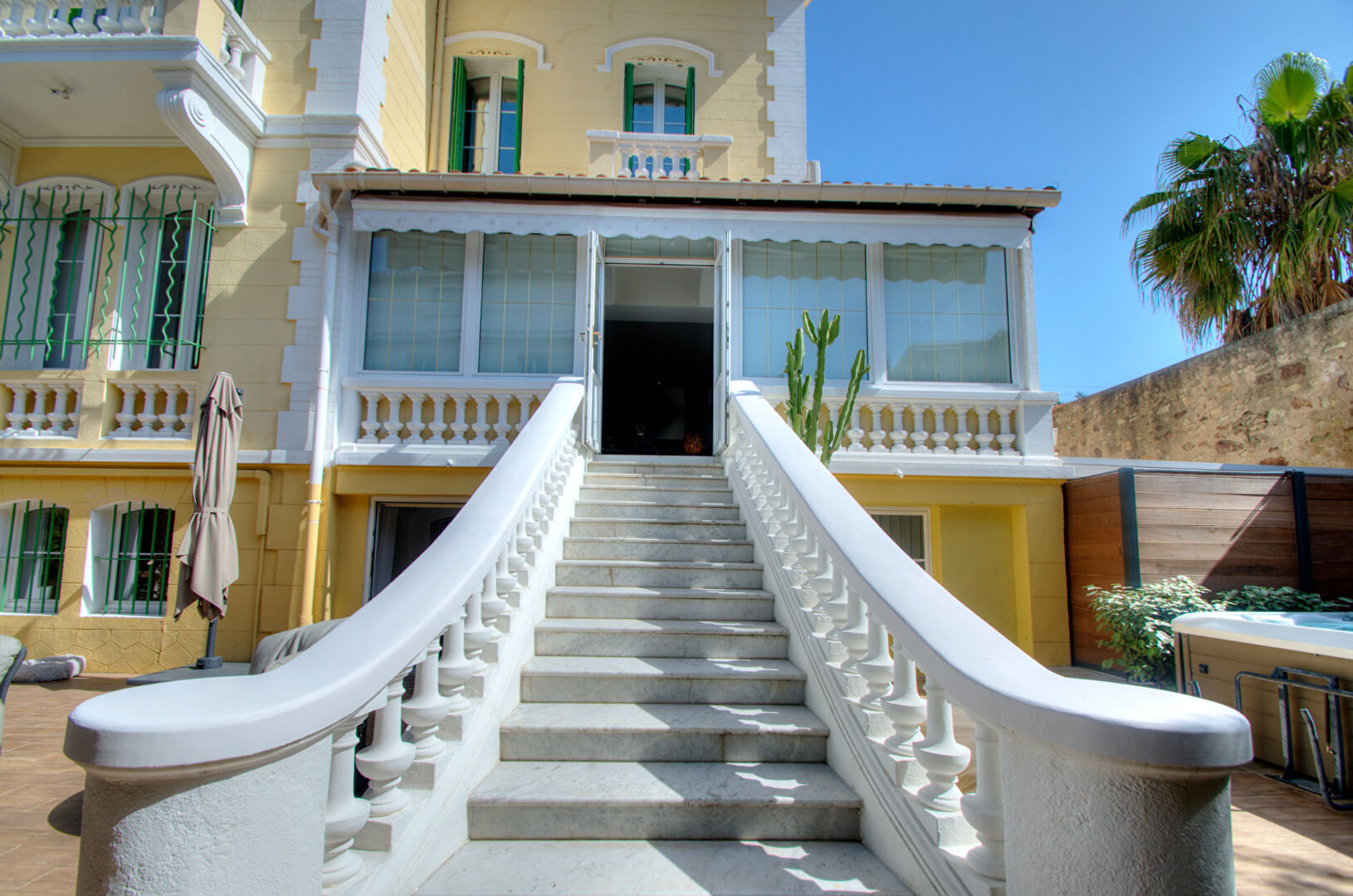 Photo VILLA BELLE EPOQUE ENTIEREMENT RENOVÉE PROCHE CENTRE VILLE ET PLAGES APIED A SAINT RAPHAEL image 5/6