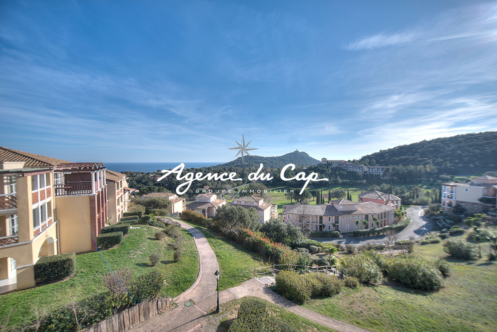Photo APPARTEMENT VUE MER 3 PIECES A VENDRE 6/8 COUCHAGES DERNIER ETAGE PROCHE MER PARKING PRIVATIF A SAINT RAPHAEL image 2/6