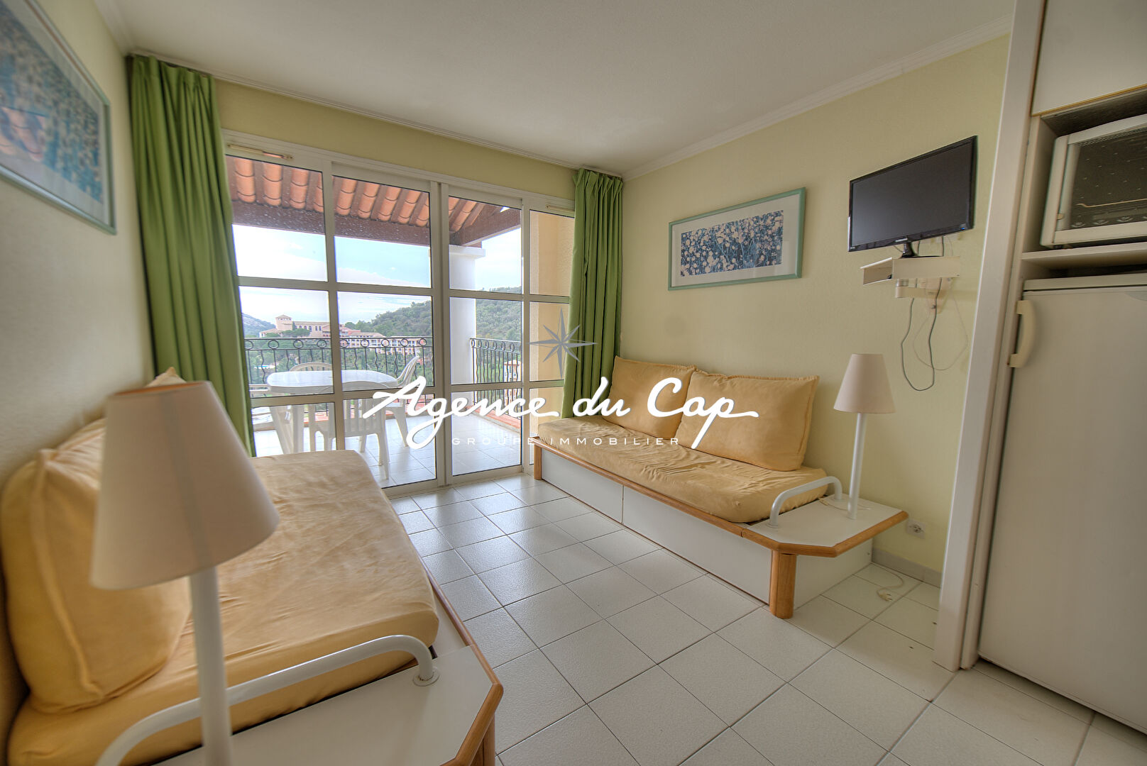Photo APPARTEMENT VUE MER 3 PIECES A VENDRE 6/8 COUCHAGES DERNIER ETAGE PROCHE MER PARKING PRIVATIF A SAINT RAPHAEL image 4/6