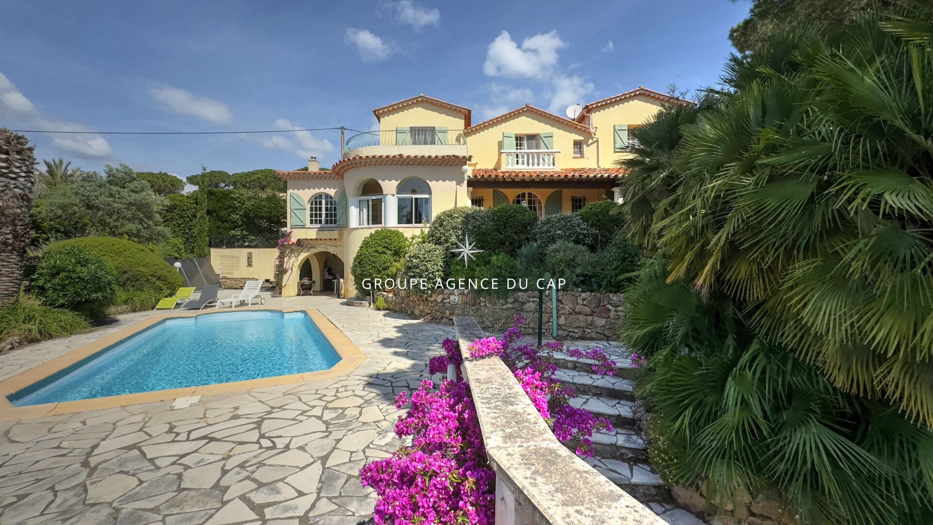 Photo VILLA DE MAÎTRE 220M² AVEC 5 CHAMBRES PISCINE, PROCHE DES PLAGES DE SAINTE MAXIME image 2/6