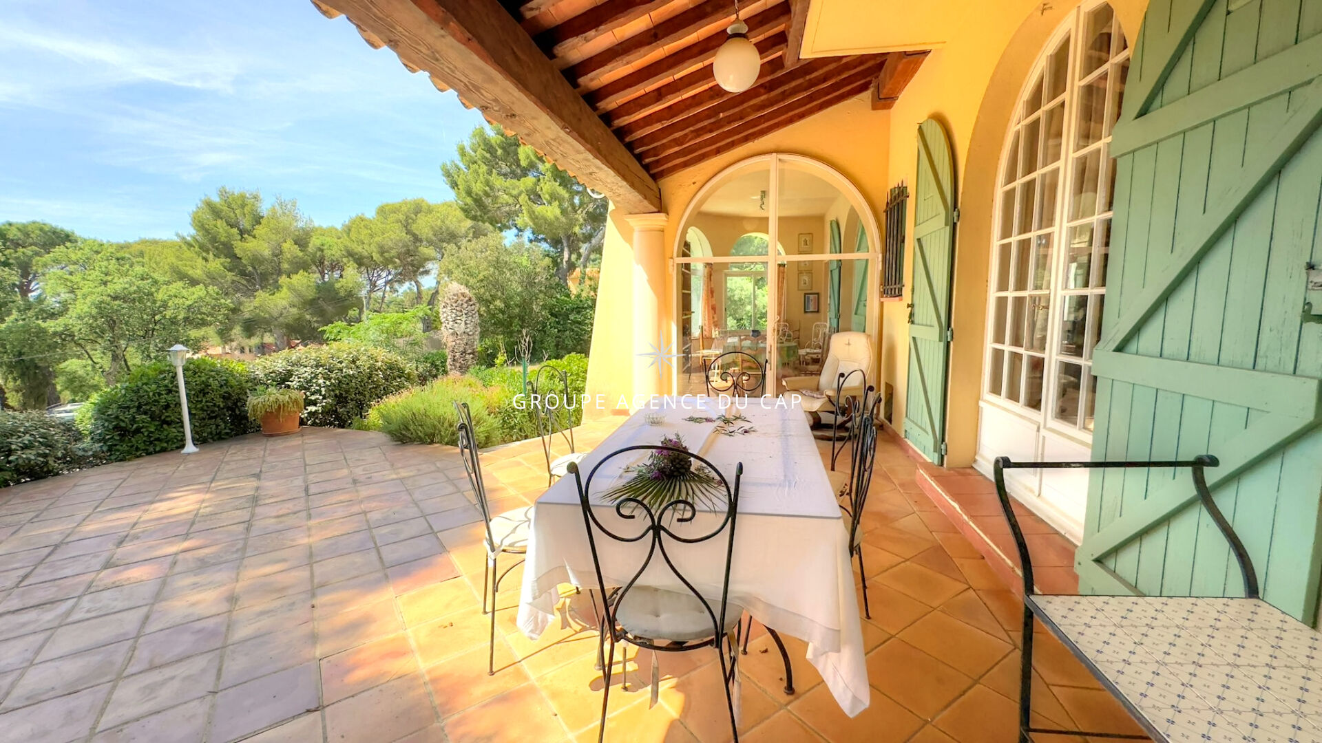 Photo VILLA DE MAÎTRE 220M² AVEC 5 CHAMBRES PISCINE, PROCHE DES PLAGES DE SAINTE MAXIME image 3/6