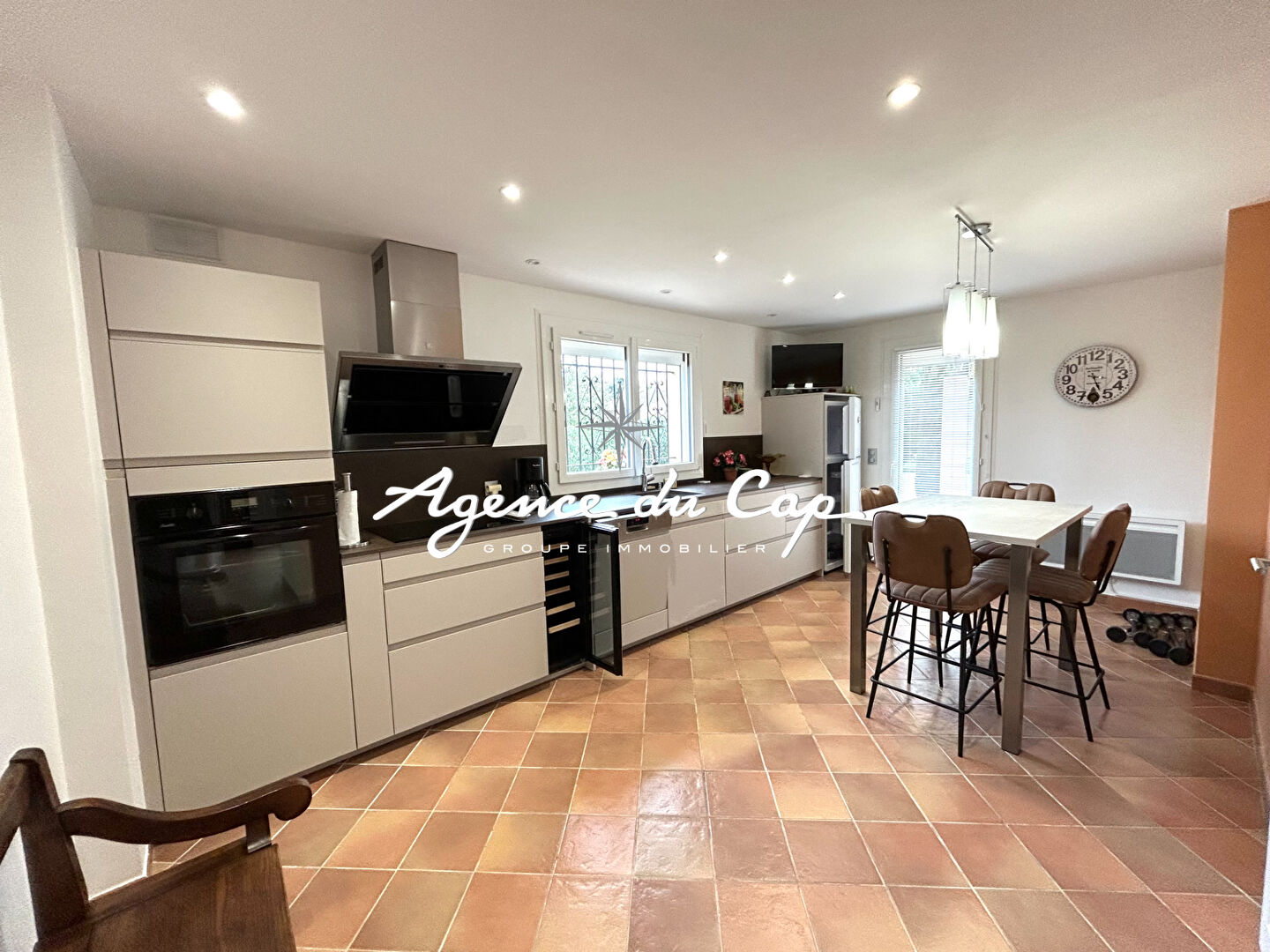 Photo À VENDRE VILLA PROVENÇALE DE 115M² 5 PIÈCES COMPRENANT 4 CHAMBRES GARAGE ET JACUZZI, À SAINT-AYGULF image 5/6