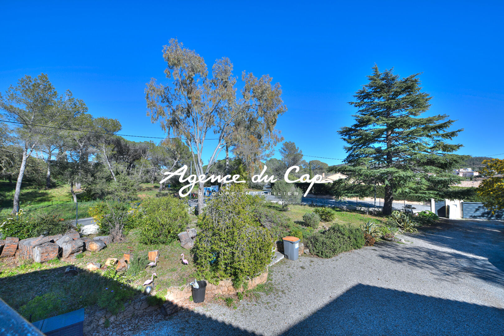 Photo VILLA 6 PIECES CALME TERRAIN DE 1800M² GRAND SOUS-SOL GARAGE A SAINT RAPHAEL VALESCURE image 2/6