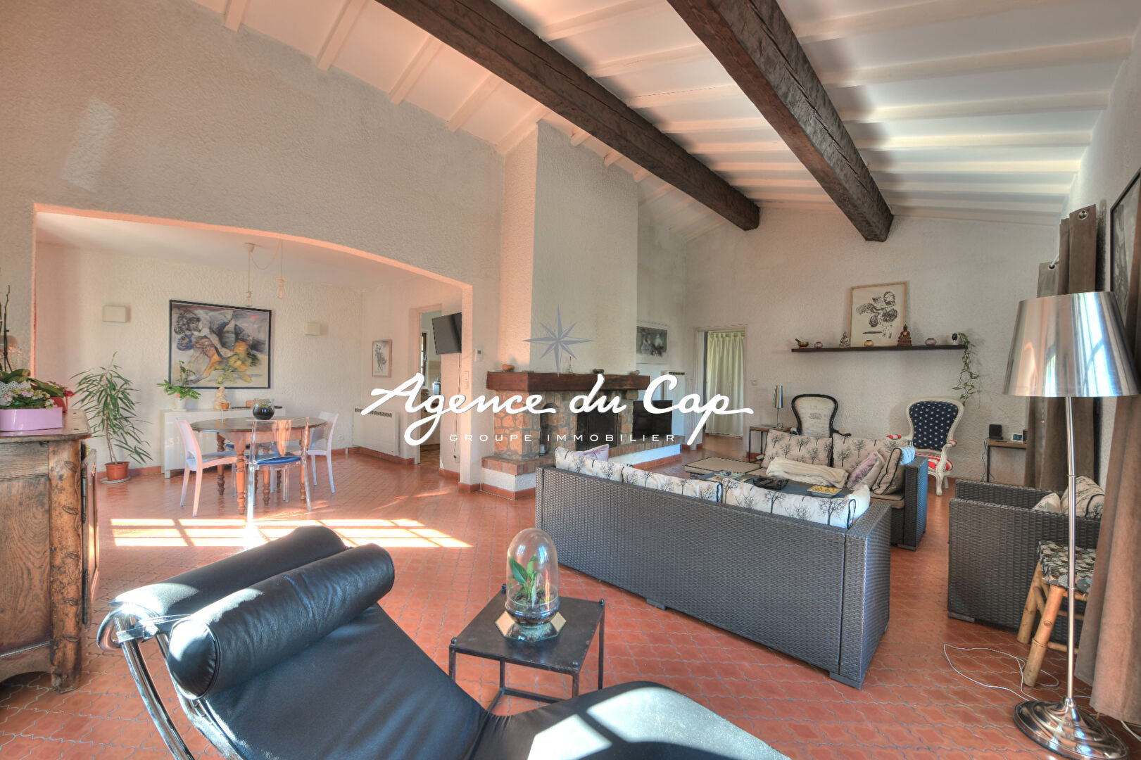 Photo VILLA 6 PIECES CALME TERRAIN DE 1800M² GRAND SOUS-SOL GARAGE A SAINT RAPHAEL VALESCURE image 4/6