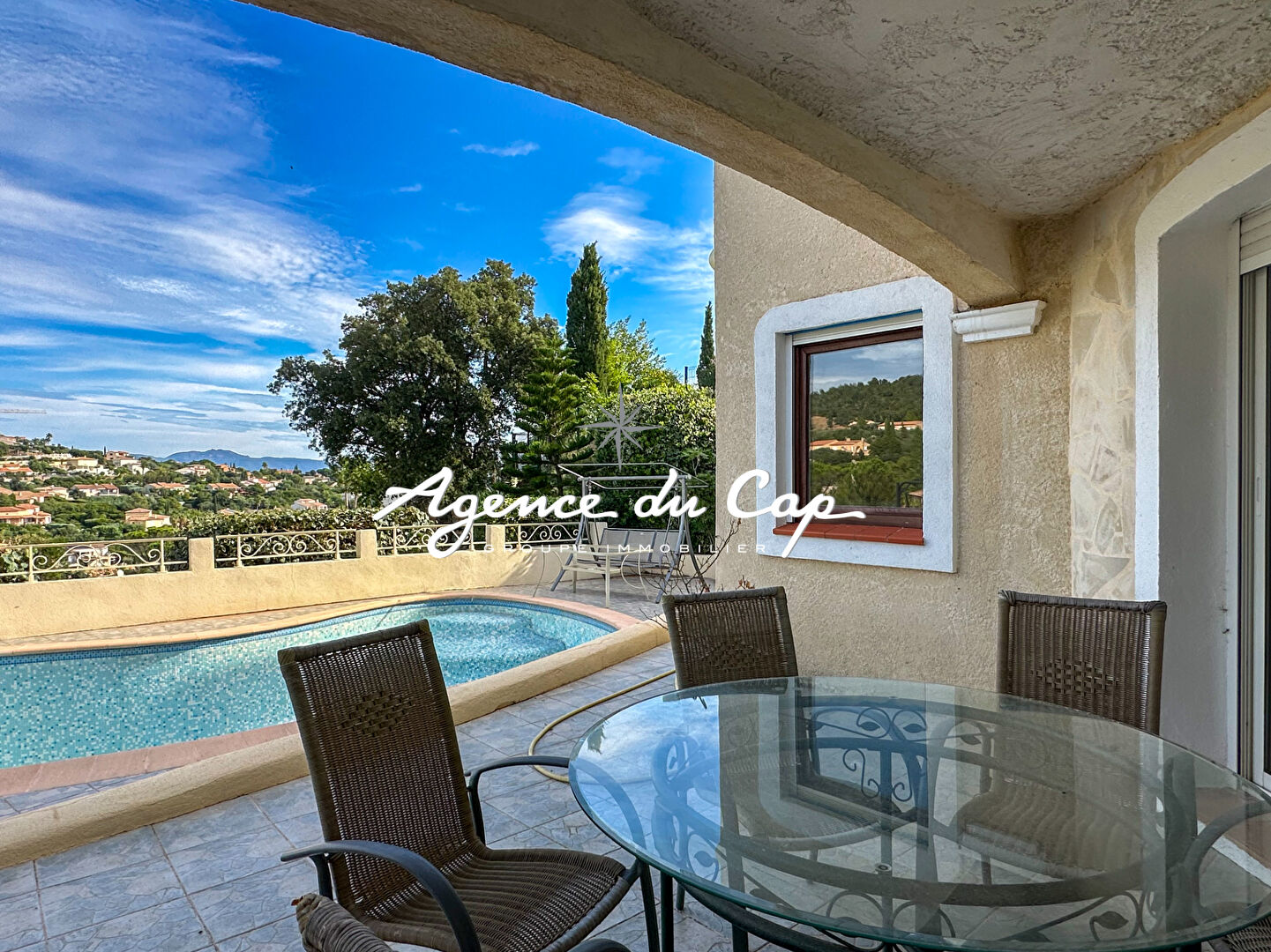 Photo À VENDRE VILLA 7 PIECES AVEC 5 CHAMBRES 3 BELLES TERRASSES AVEC PISCINE ET VUE DEGAGÉE, SITUÉ AUX ISSAMBRES image 3/6