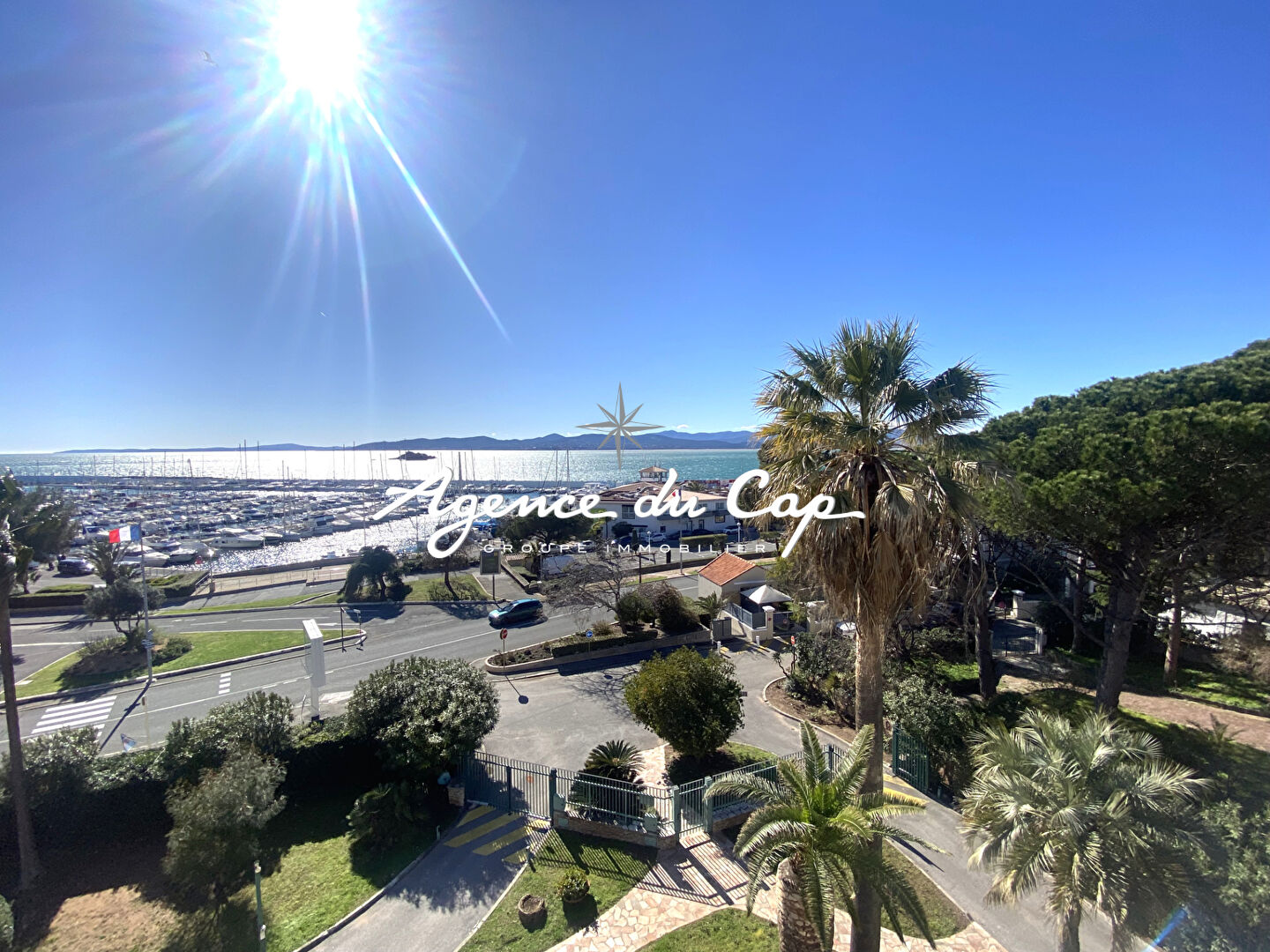 Photo APPARTEMENT FACE AU PORT SANTA LUCIA  3 PIECES DERNIER ETAGE VUE MER PARKING CAVE ET GARAGE A SAINT RAPHAEL image 2/6