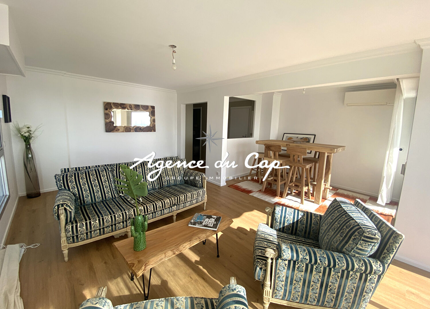 Photo APPARTEMENT FACE AU PORT SANTA LUCIA  3 PIECES DERNIER ETAGE VUE MER PARKING CAVE ET GARAGE A SAINT RAPHAEL image 3/6