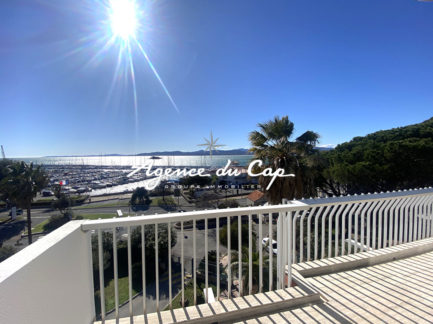 Photo APPARTEMENT FACE AU PORT SANTA LUCIA  3 PIECES DERNIER ETAGE VUE MER PARKING CAVE ET GARAGE A SAINT RAPHAEL image 6/6