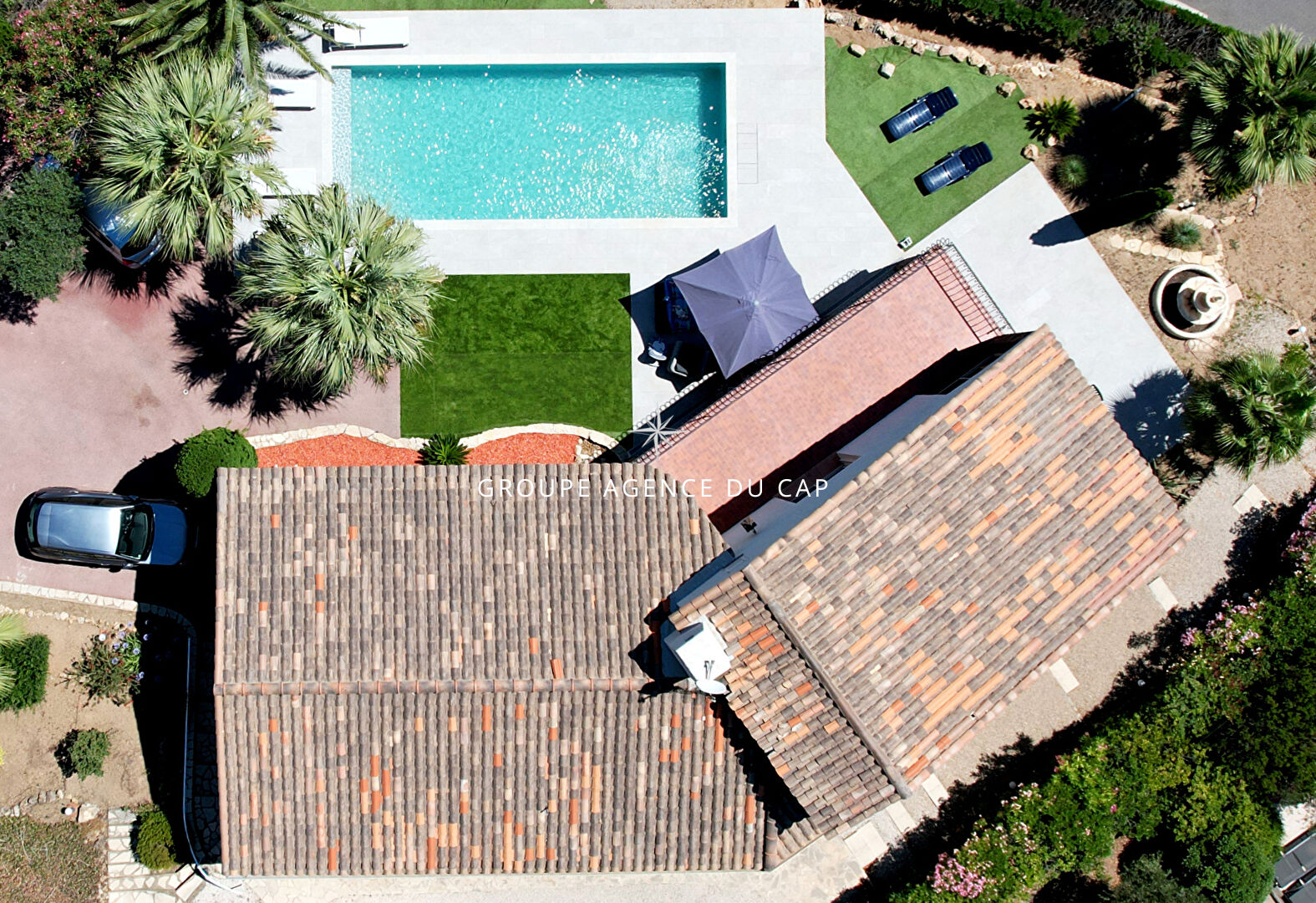 Photo À VENDRE VILLA 7 PIÈCES, 200 M² AVEC VUE MER DÉGAGÉE PISCINE ET 2 APPARTEMENTS, AUX ISSAMBRES image 3/6