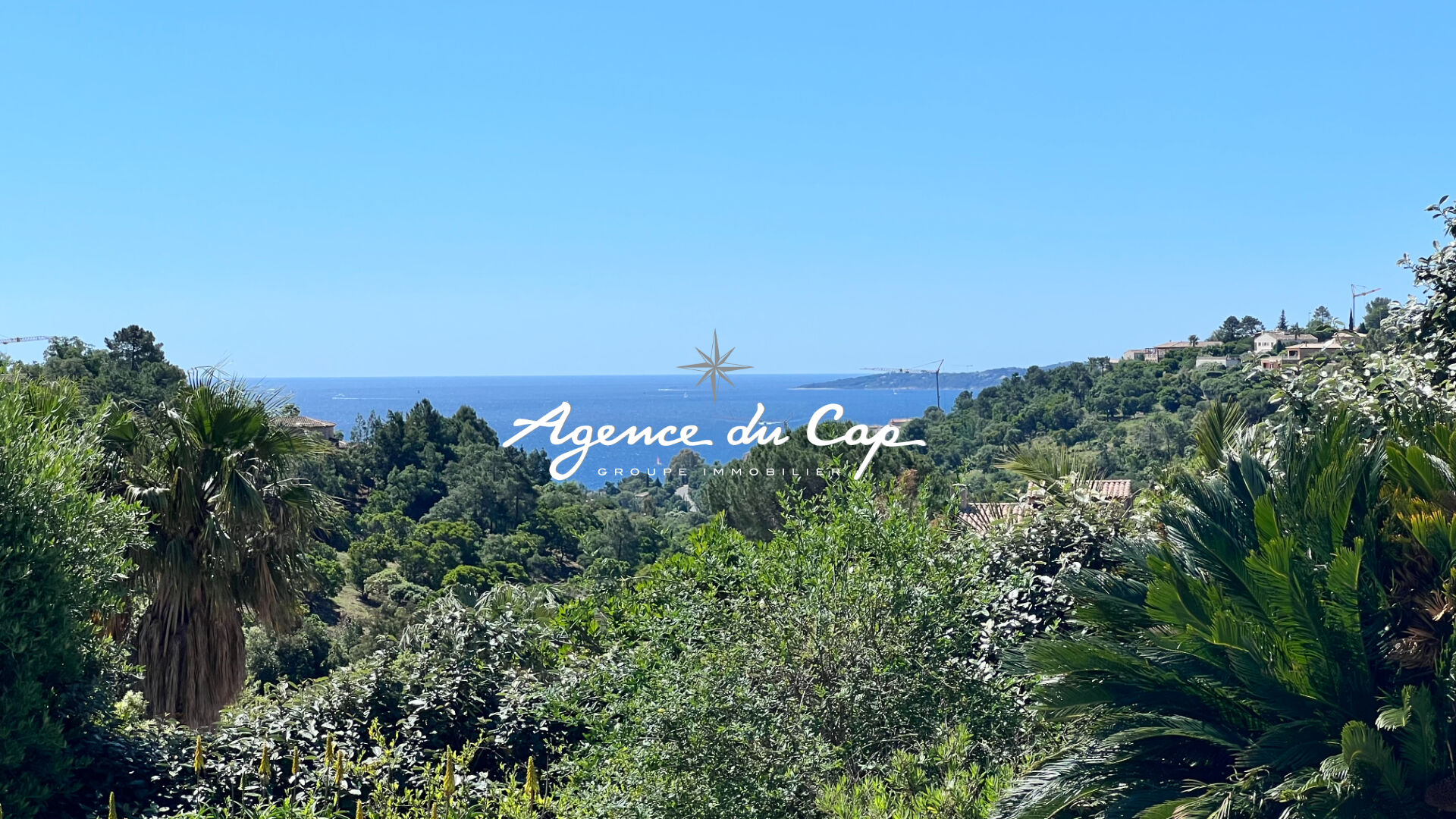 Photo À VENDRE VILLA DE 220 M² AVEC VUE MER 4 CHAMBRES GARAGE PISCINE ET SPA, SUR LES HAUTEURS DES ISSAMBRES image 2/6