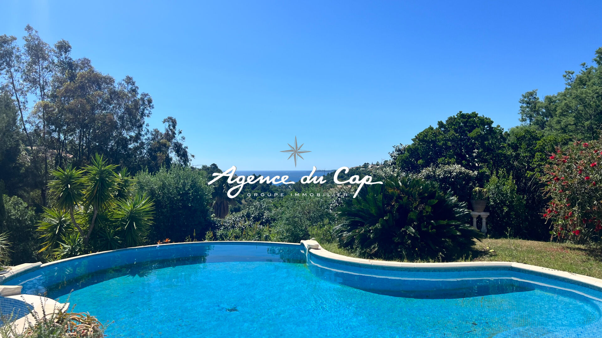 Photo À VENDRE VILLA DE 220 M² AVEC VUE MER 4 CHAMBRES GARAGE PISCINE ET SPA, SUR LES HAUTEURS DES ISSAMBRES image 3/6