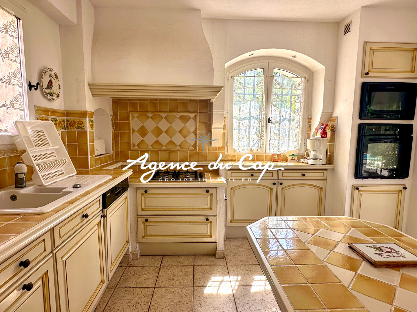 Photo À VENDRE VILLA DE 220 M² AVEC VUE MER 4 CHAMBRES GARAGE PISCINE ET SPA, SUR LES HAUTEURS DES ISSAMBRES image 5/6