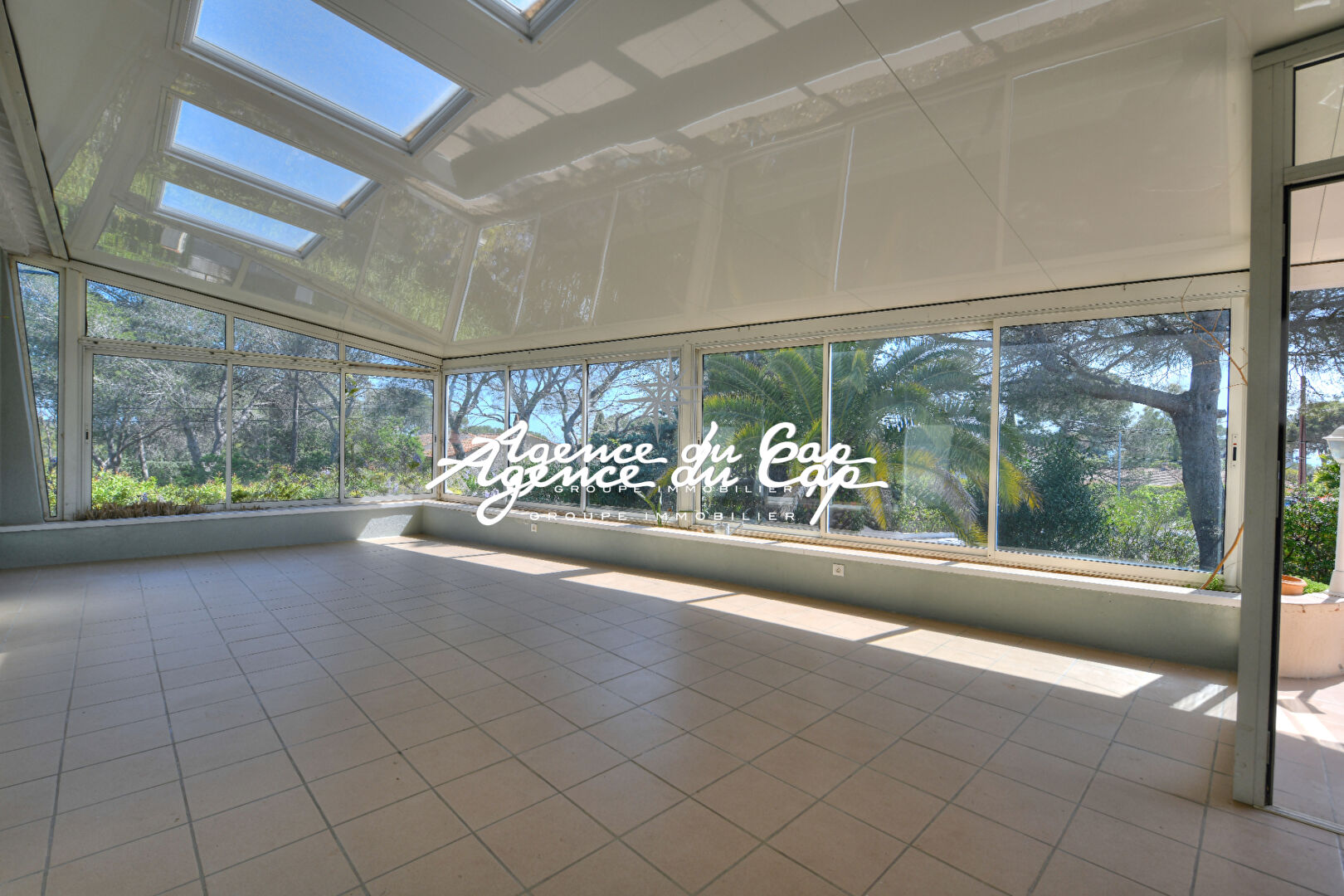 Photo VILLA T5 AVEC PISCINE DEPENDANCE ET GARAGE A SAINT RAPHAEL BOULOURIS image 2/6