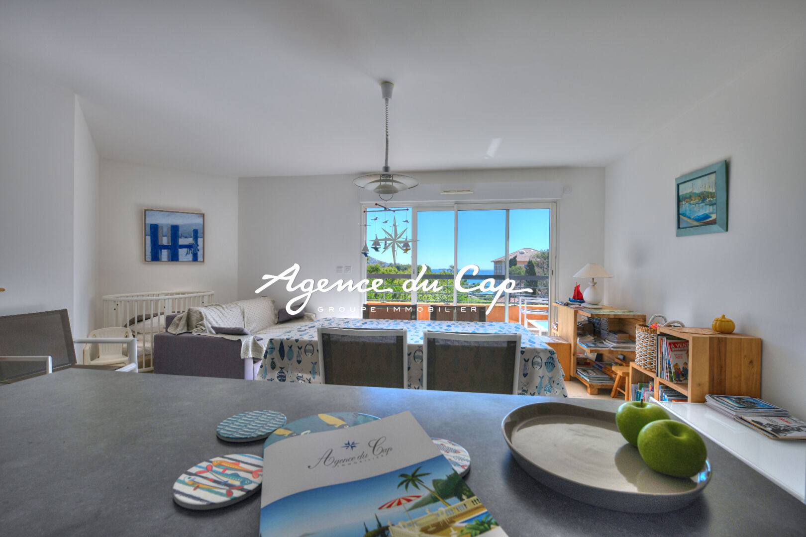 Photo APPARTEMENT VUE MER 3 PIECES DERNIER ETAGE A VENDRE AVEC TERRASSE GARAGE ET PARKING PRIVATIF QUARTIER LE DRAMONT A SAINT RAPHAEL image 2/6