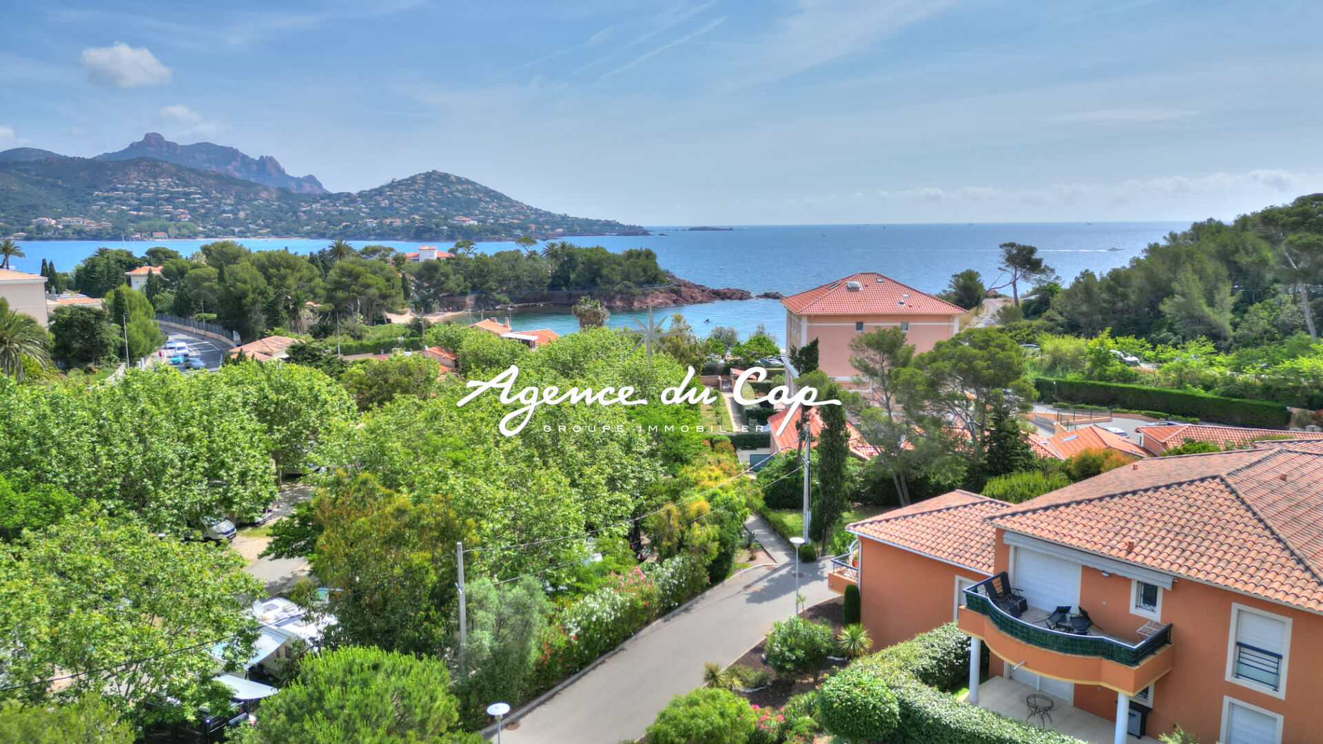 Photo APPARTEMENT VUE MER 3 PIECES DERNIER ETAGE A VENDRE AVEC TERRASSE GARAGE ET PARKING PRIVATIF QUARTIER LE DRAMONT A SAINT RAPHAEL image 3/6