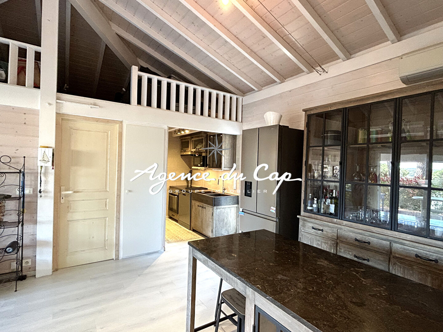 Photo À VENDRE CHALET DE 55 M² AVEC 3 CHAMBRES, SITUÉ DANS UN DOMAINE PRIVÉ AVEC PISCINE À PROXIMITÉ DU PORT ET DES PLAGES DE GRIMAUD, À GASSIN image 3/6