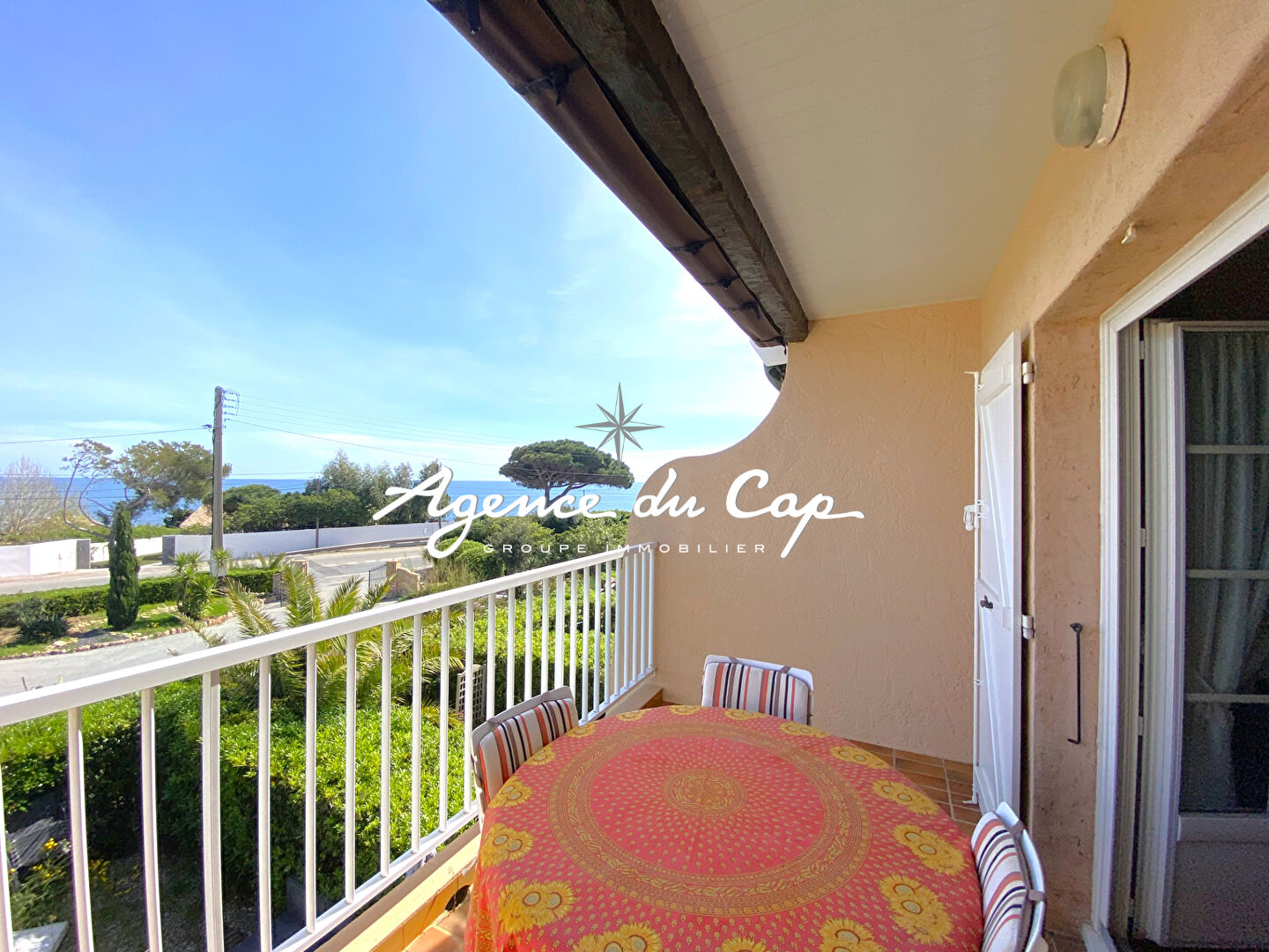Photo À VENDRE APPARTEMENT 2 PIÈCES EN DUPLEX AVEC UNE TERRASSE VUE MER, DANS UNE RÉSIDENCE PROCHE DES PLAGES, AUX ISSAMBRES image 2/5