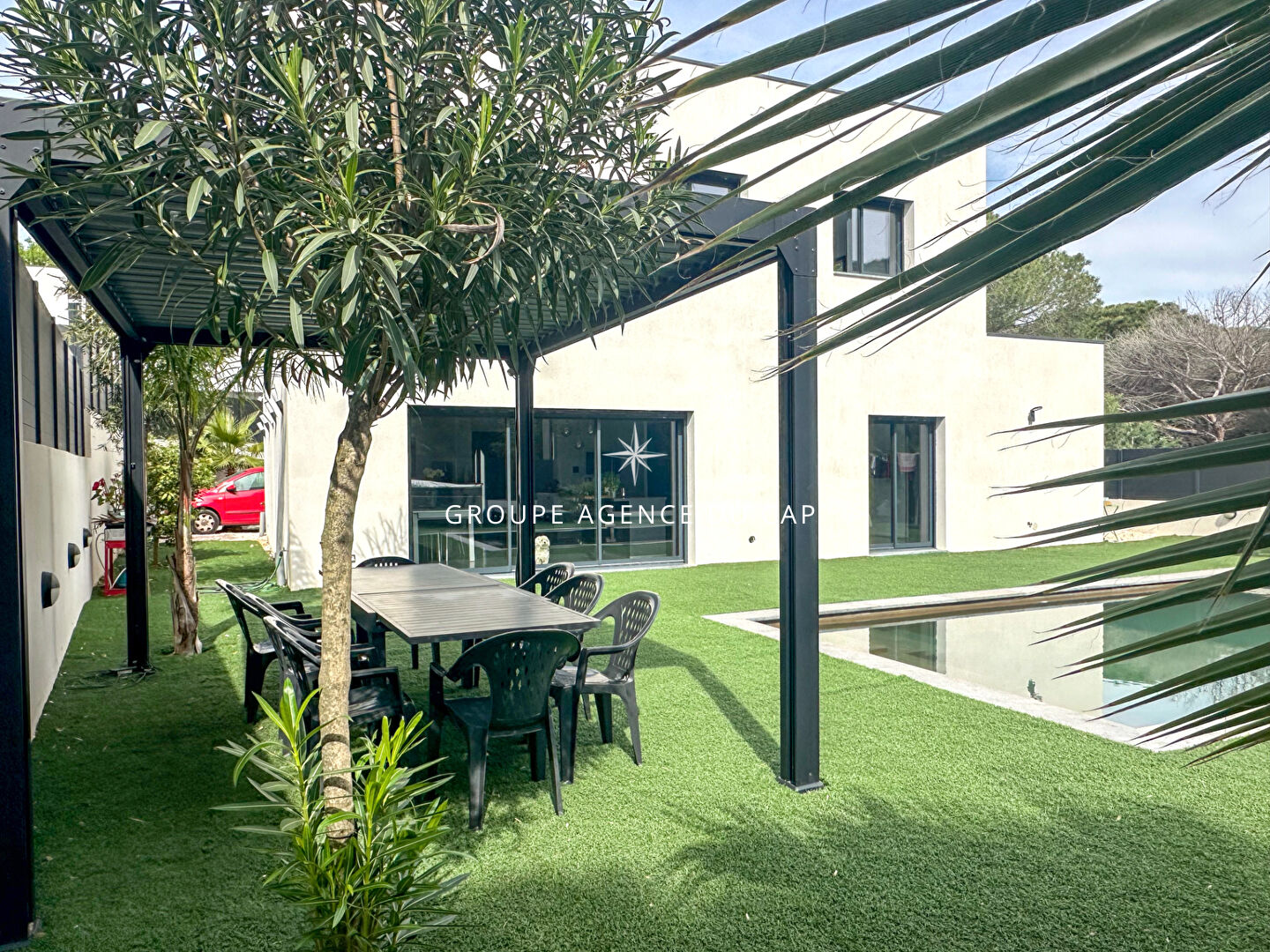 VILLA CONTEMPORAINE À VENDRE 7 PIECES AVEC PISCINE ET GARAGE, À SAINT AYGULF