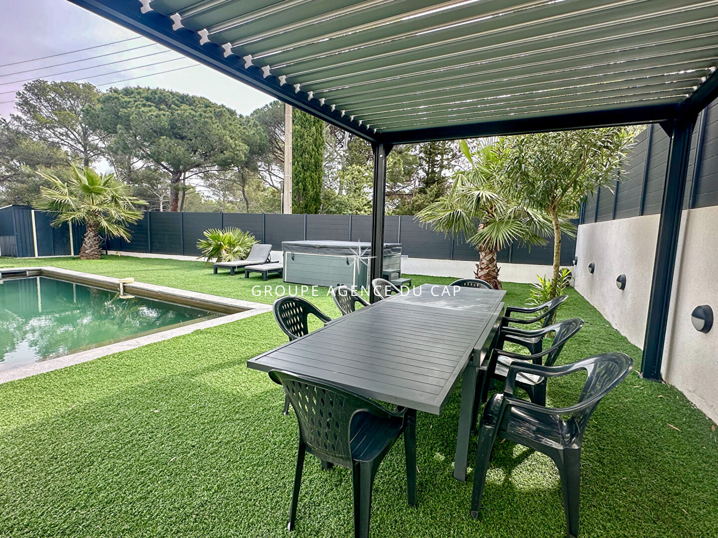 Photo VILLA CONTEMPORAINE À VENDRE 7 PIECES AVEC PISCINE ET GARAGE, À SAINT AYGULF image 2/6