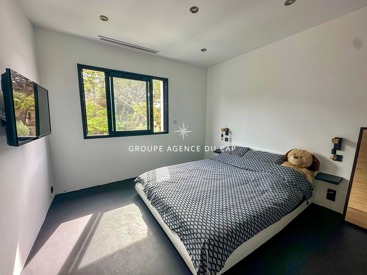 Photo VILLA CONTEMPORAINE À VENDRE 7 PIECES AVEC PISCINE ET GARAGE, À SAINT AYGULF image 6/6