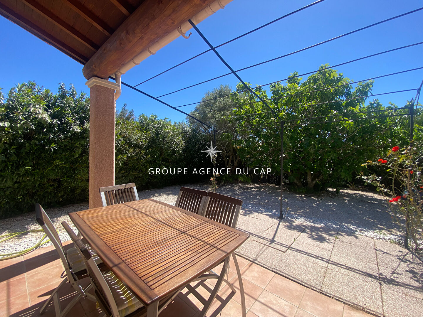 Photo VILLA APPARTEMENT DE 50M² DE PLAIN PIED SITUÉ DANS UNE RÉSIDENCE SÉCURISÉE AVEC PISCINE, PROCHE DES GOLFS À ROQUEBRUNE SUR ARGENS image 3/6