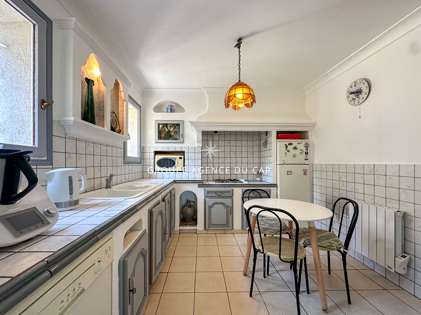 Photo VILLA PROVENÇALE À VENDRE DE 250M² AVEC 5 CHAMBRES, 2 STUDIOS ET UN T2, SUR UN TERRAIN PAYSAGÉ ET PISCINABLE, À SAINT AYGULF. image 6/6