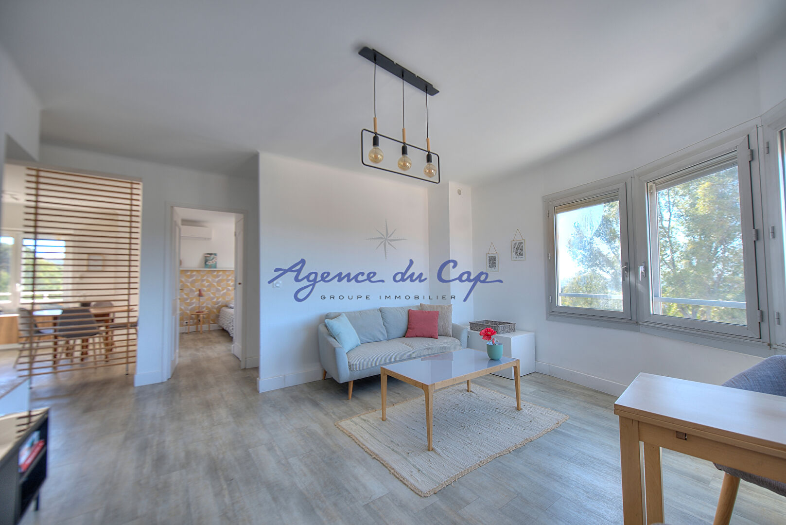 Photo APPARTEMENT 3 PIECES DERNIER ETAGE VUE MER PROCHE MER ET COMMERCES A PIED SAINT RAPHAEL BOULOURIS image 2/6