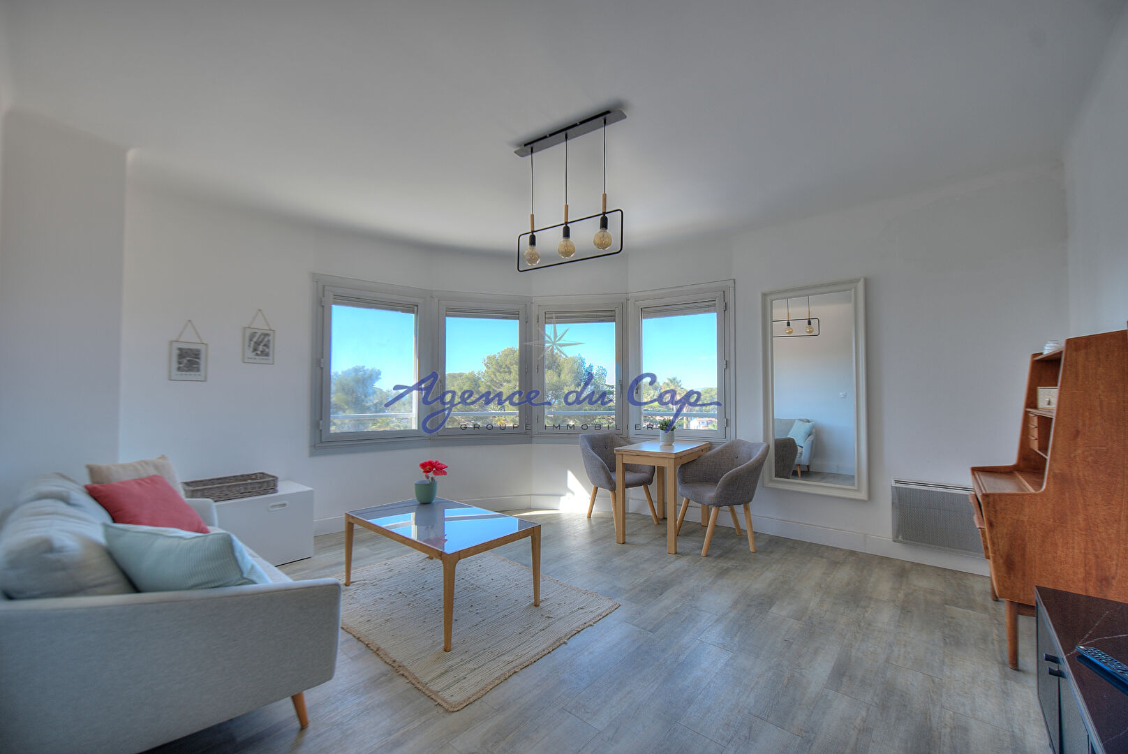 Photo APPARTEMENT 3 PIECES DERNIER ETAGE VUE MER PROCHE MER ET COMMERCES A PIED SAINT RAPHAEL BOULOURIS image 3/6