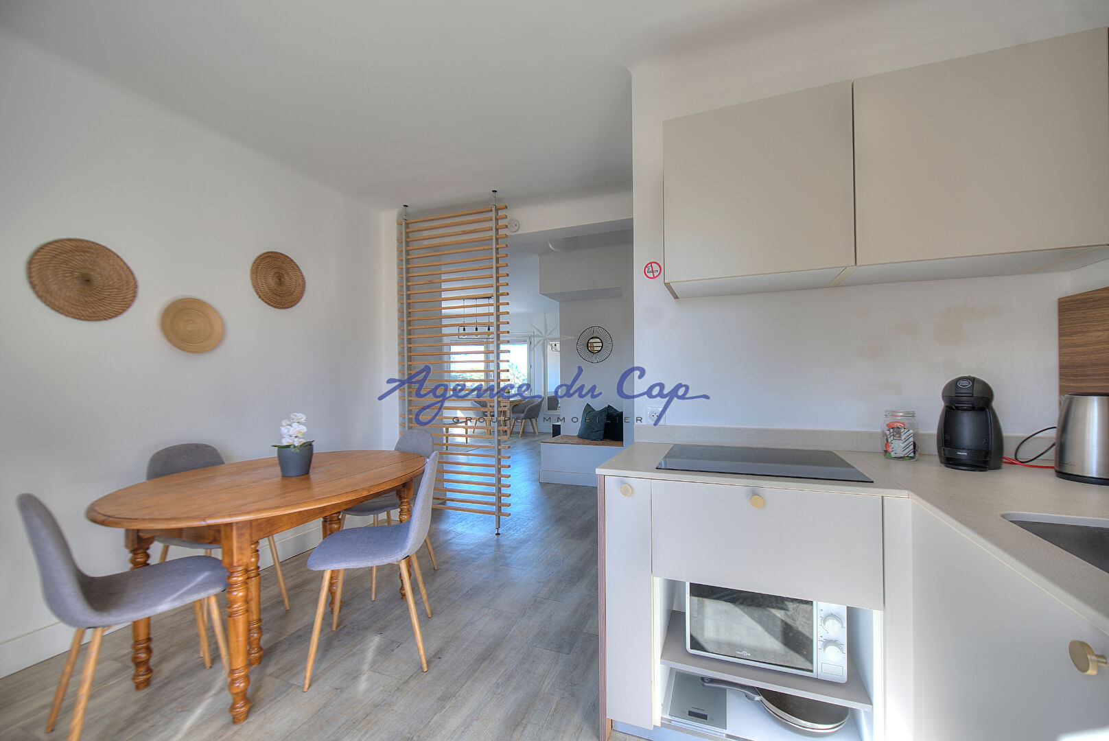 Photo APPARTEMENT 3 PIECES DERNIER ETAGE VUE MER PROCHE MER ET COMMERCES A PIED SAINT RAPHAEL BOULOURIS image 6/6