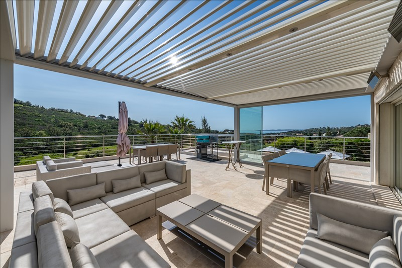 Photo À VENDRE VILLA CONTEMPORAINE AVEC VUE MER ET COLLINES 5 CHAMBRES PISCINE ET GARAGE DOUBLE, PROCHE DES PLAGES AUX ISSAMBRES image 5/6