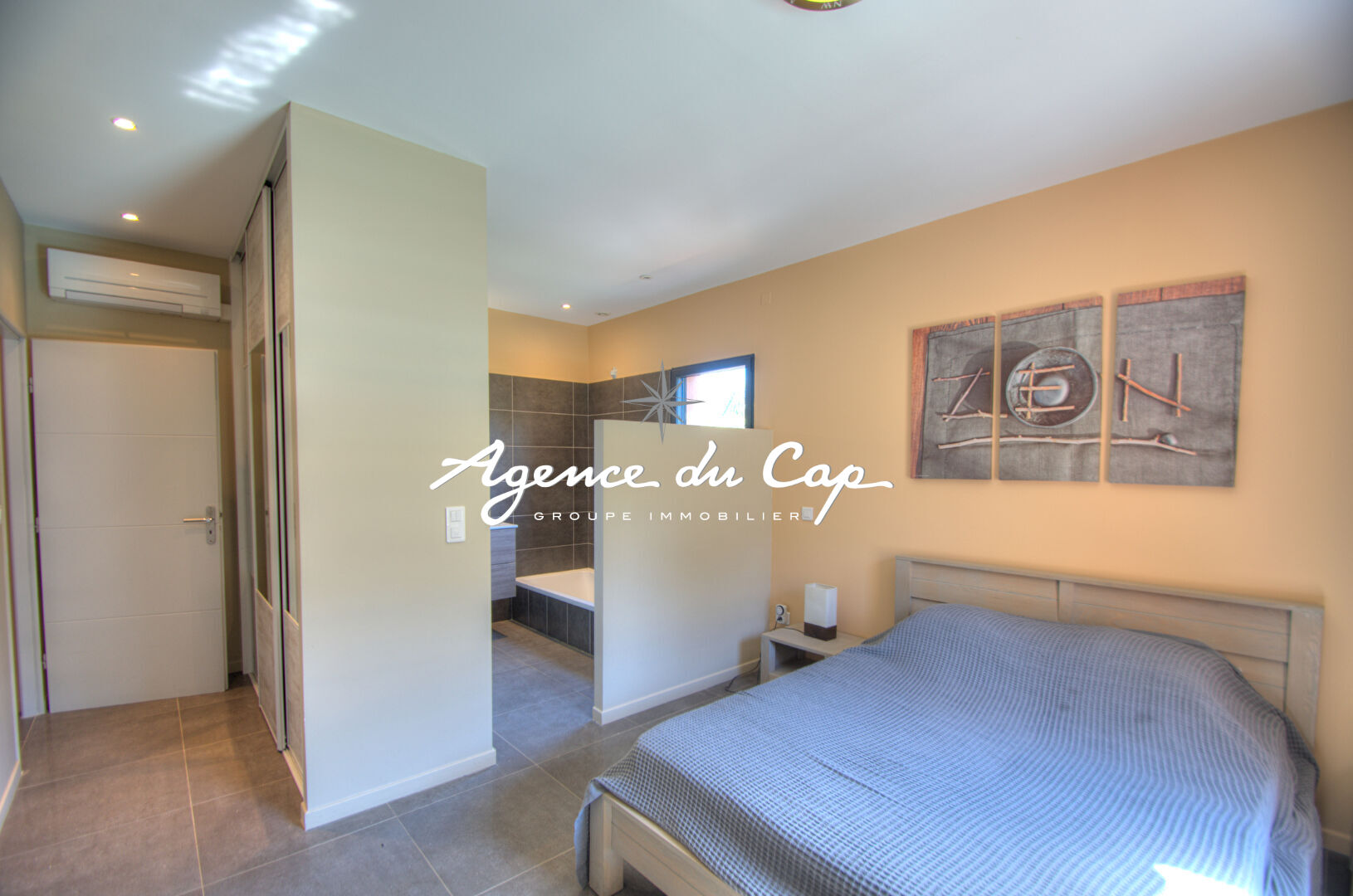 Photo Villa Saint Raphael 6 pièce(s) 175 m2 image 4/6