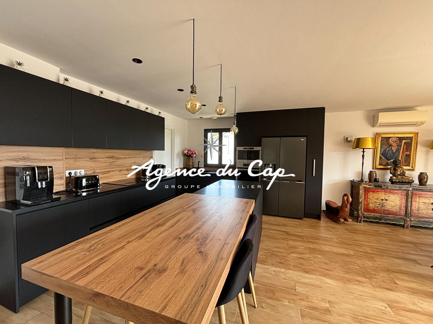 Photo VILLA CONTEMPORAINE À VENDRE COMPRENANT 4 PIÈCES DONT 3 CHAMBRES AVEC PISCINE ET VUE MER, À SAINT-AYGULF image 5/6