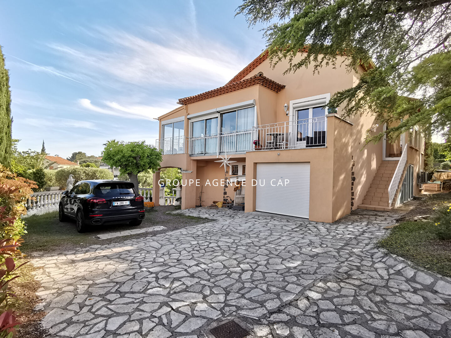 Photo À VENDRE VILLA 5 CHAMBRES AVEC VUE MER PROCHE CENTRE VILLE AVEC PISCINE ET GARAGE DOUBLE, À SAINT AYGULF image 4/6