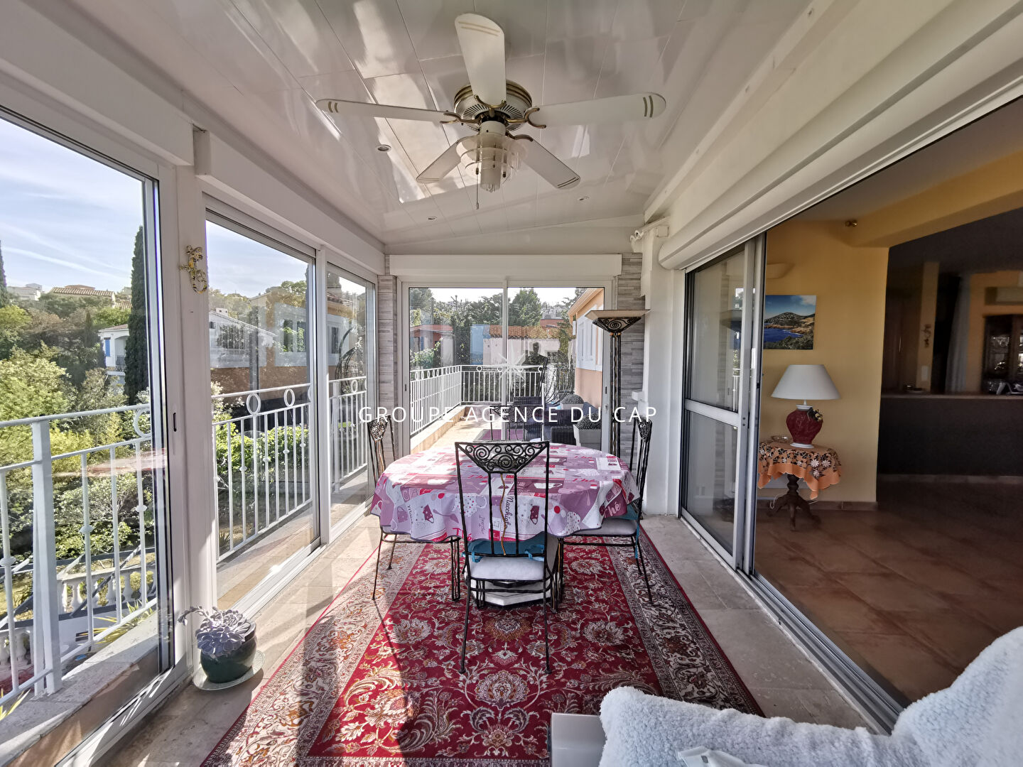 Photo À VENDRE VILLA 5 CHAMBRES AVEC VUE MER PROCHE CENTRE VILLE AVEC PISCINE ET GARAGE DOUBLE, À SAINT AYGULF image 5/6