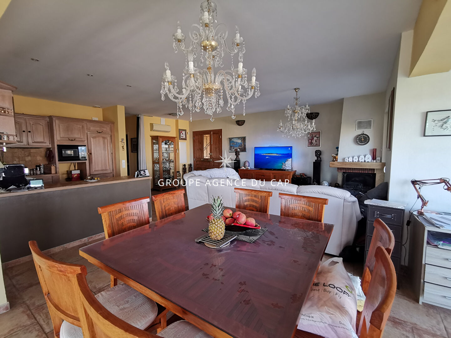 Photo À VENDRE VILLA 5 CHAMBRES AVEC VUE MER PROCHE CENTRE VILLE AVEC PISCINE ET GARAGE DOUBLE, À SAINT AYGULF image 6/6