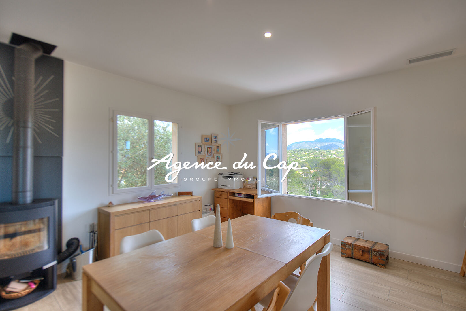 Photo SAINT RAPHAEL VILLA 5 PIECES AVEC VUE DEGAGEE ET PISCINE image 5/6