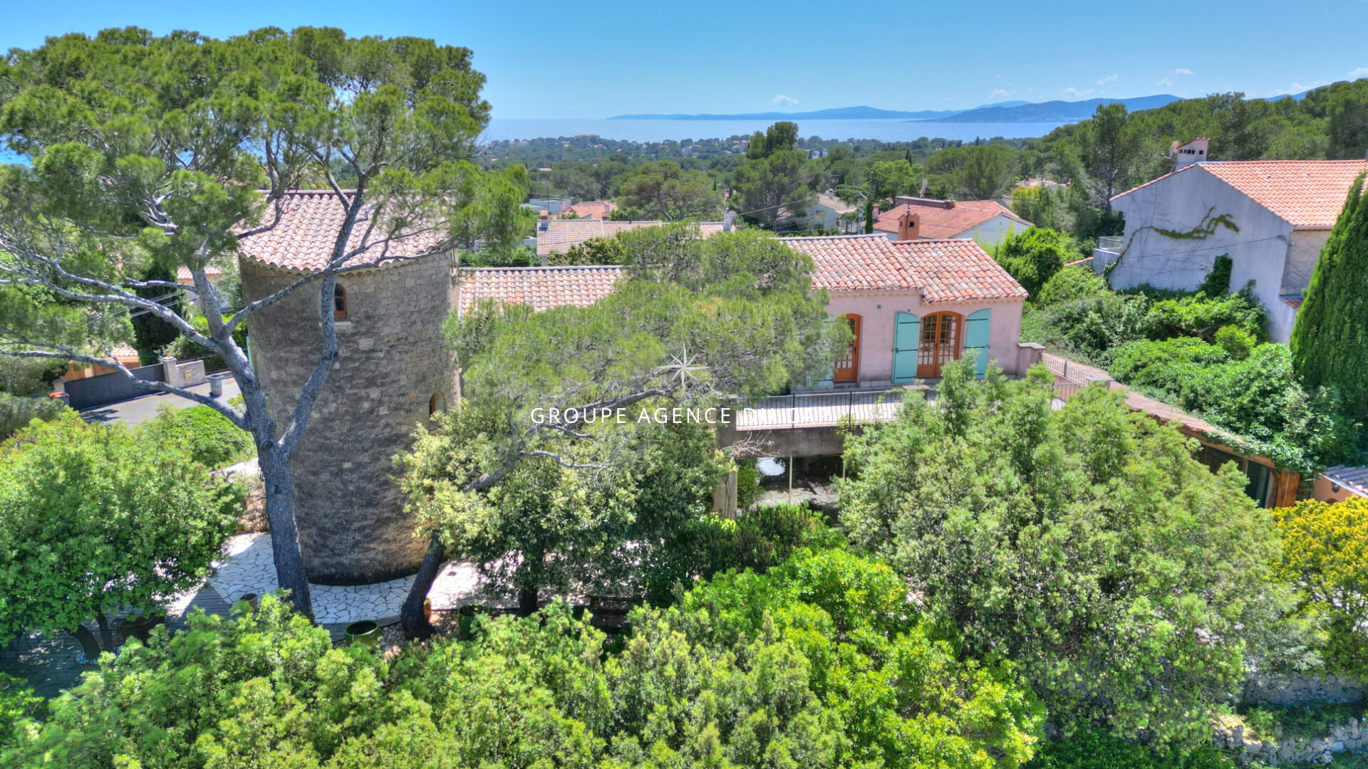 VILLA EN PIERRE DE CARACTERE AVEC VUE MER 9 PIECES GARAGE DOUBLE ET PISCINE