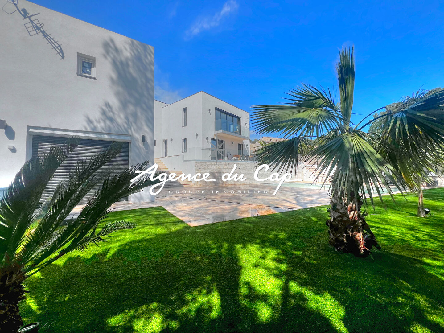 Photo VILLA  5 PIECES ET DEPENDANCES  RENOVÉE EN 2024 AVEC PISCINE GRAND GARAGE ET PISCINE A SAINT RAPHAEL VALESCURE image 2/6