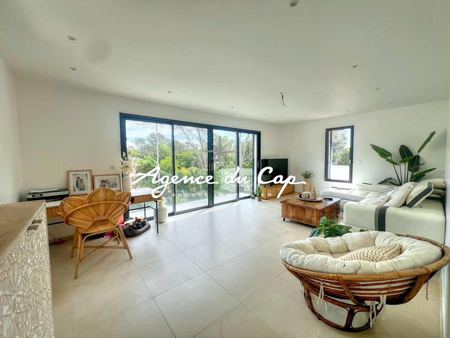 Photo VILLA  5 PIECES ET DEPENDANCES  RENOVÉE EN 2024 AVEC PISCINE GRAND GARAGE ET PISCINE A SAINT RAPHAEL VALESCURE image 5/6