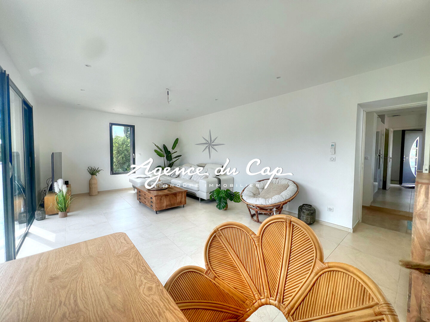 Photo VILLA  5 PIECES ET DEPENDANCES  RENOVÉE EN 2024 AVEC PISCINE GRAND GARAGE ET PISCINE A SAINT RAPHAEL VALESCURE image 6/6