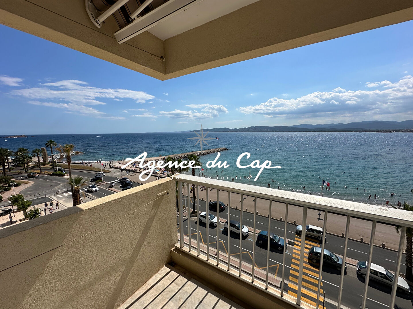 Photo APPARTEMENT VUE MER PANORAMIQUE 3 PIECES FACE MER TERRASSE PARKING  ET CAVE A SAINT RAPHAEL image 2/6