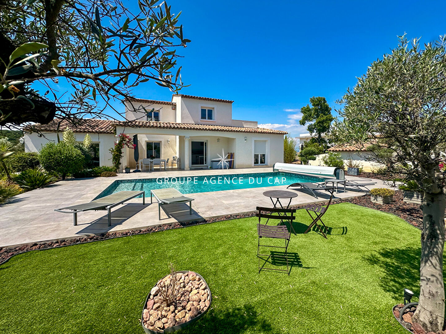 À VENDRE VILLA 6 PIÈCES, 185 M² AVEC 4 CHAMBRES PISCINE ET GARAGE, À SAINT-AYGULF