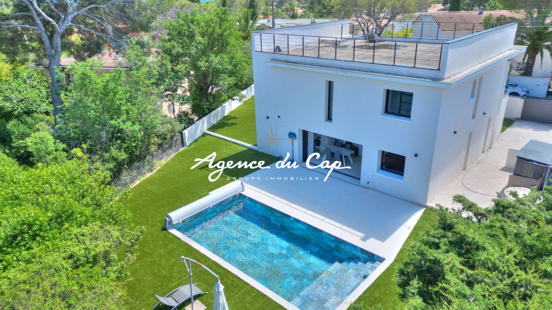 Photo VILLA 5 PIECES DE STYLE CONTEMPORAINE AVEC TOIT TERRASSE VUE MER PISCINE A SAINT RAPHAEL image 2/6