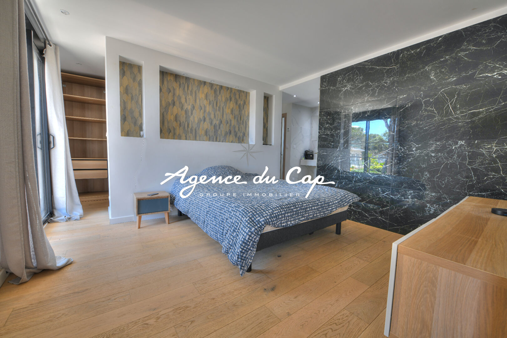 Photo VILLA 5 PIECES DE STYLE CONTEMPORAINE AVEC TOIT TERRASSE VUE MER PISCINE A SAINT RAPHAEL image 4/6