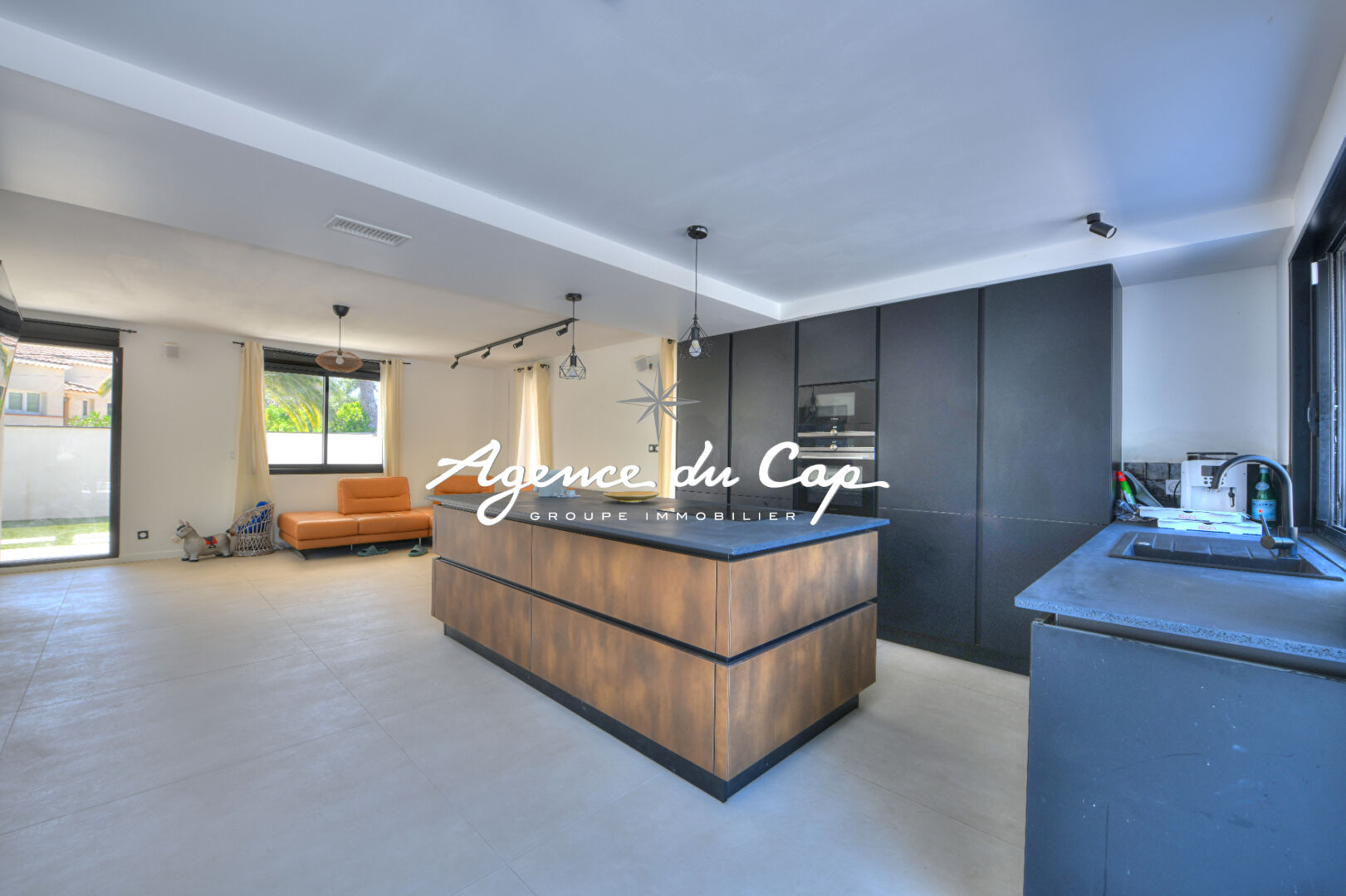 Photo VILLA 5 PIECES DE STYLE CONTEMPORAINE AVEC TOIT TERRASSE VUE MER PISCINE A SAINT RAPHAEL image 5/6