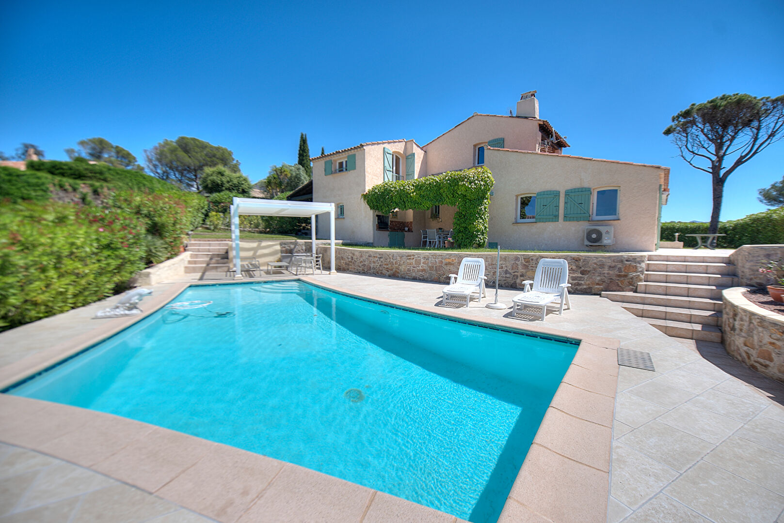 VILLA ST RAPHAEL, 5 PIECES, PISCINE, VUE DEGAGEE