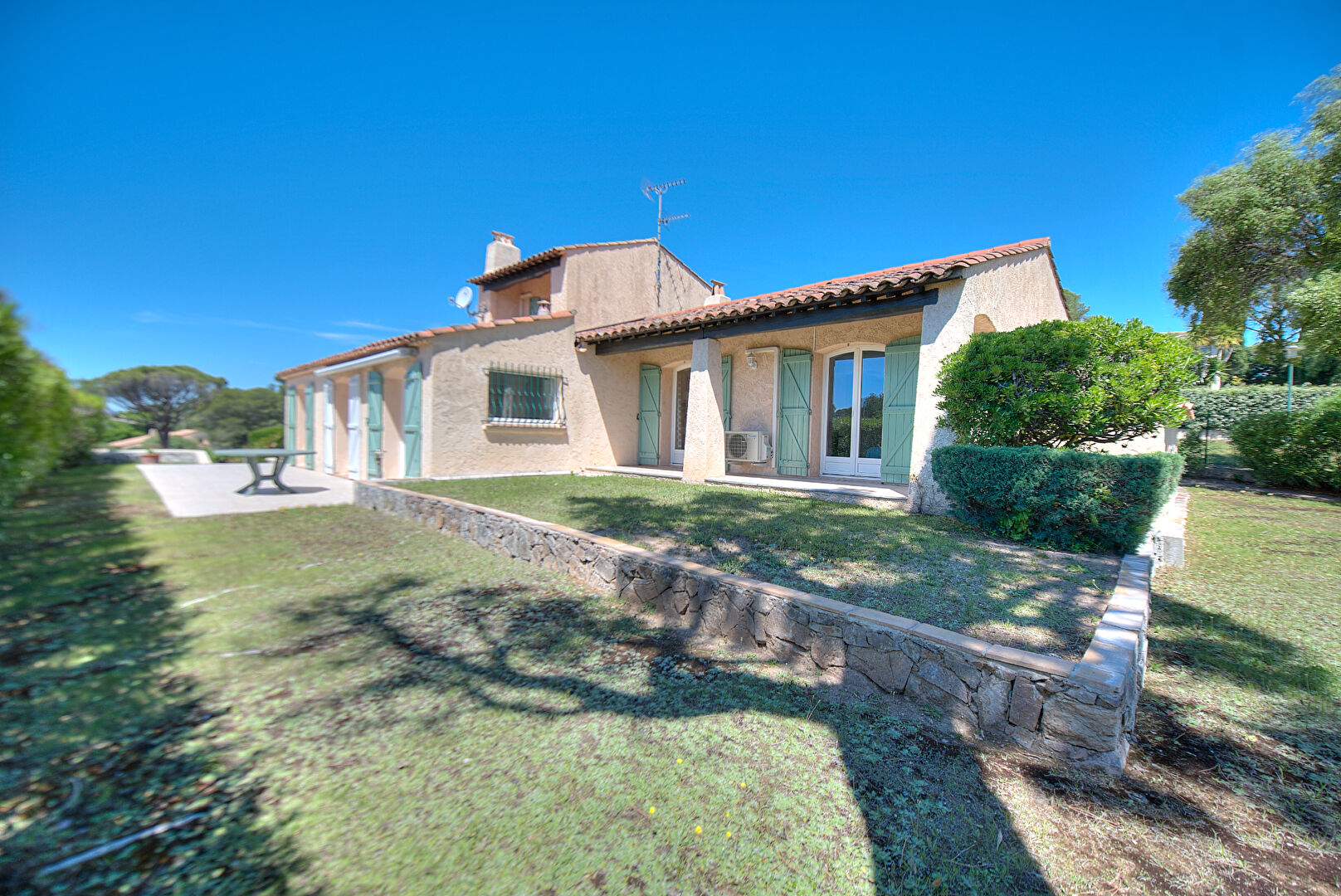 Photo VILLA ST RAPHAEL, 5 PIECES, PISCINE, VUE DEGAGEE image 4/6