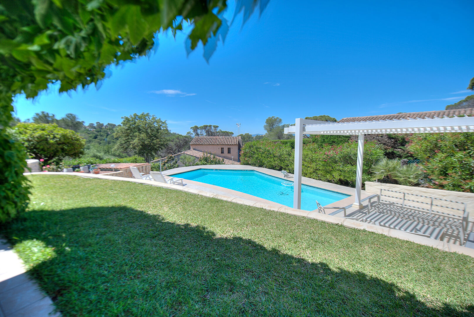 Photo VILLA ST RAPHAEL, 5 PIECES, PISCINE, VUE DEGAGEE image 6/6