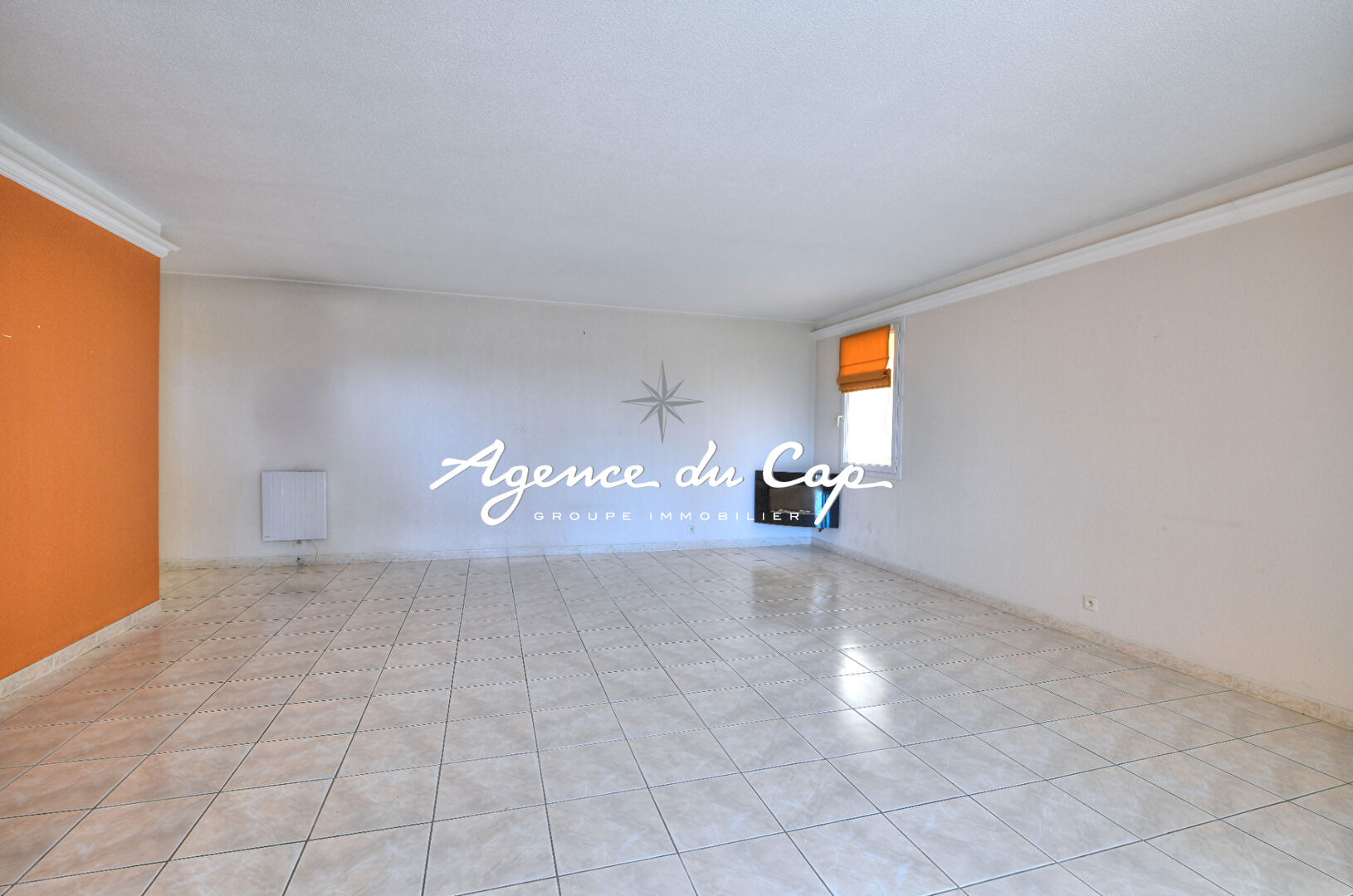 Photo APPARTEMENT T4 DOMAINE PRIVE  ET SECURISÉ AVEC PISCINE ET GARAGE PROCHE COMMERCES A FREJUS image 4/6