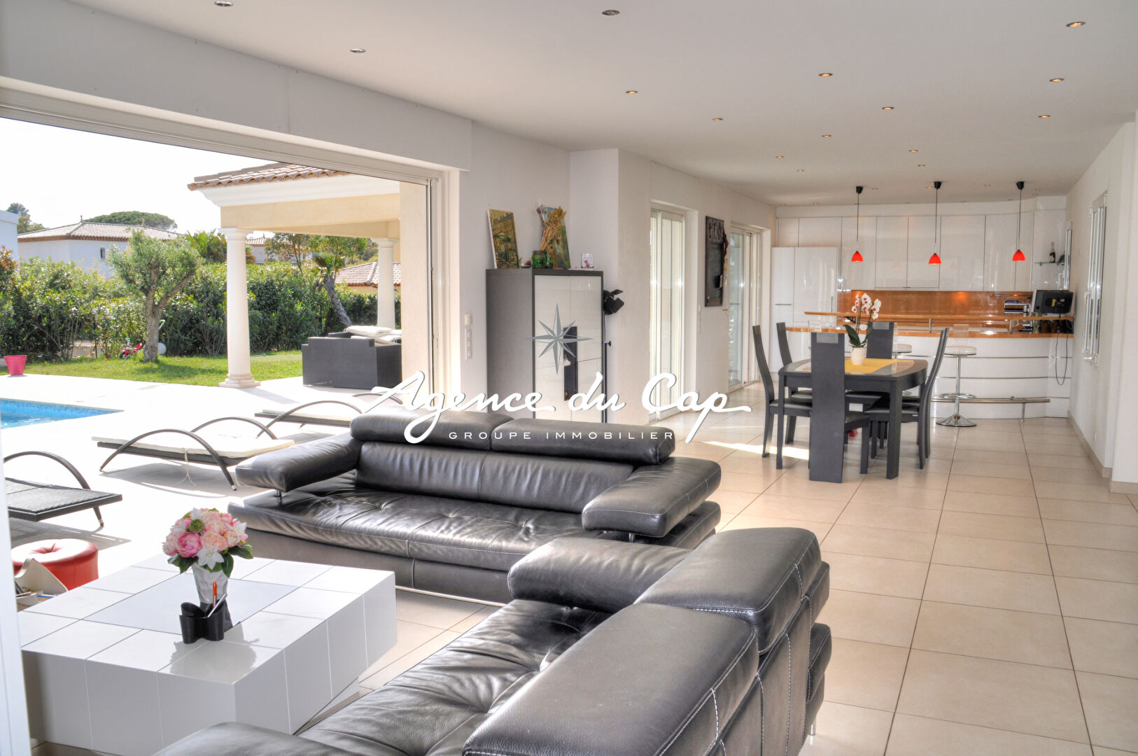 Photo VILLA ST RAPHAEL , 5 PIECES, 180 m2+ ANNEXES, MER ET GOLF image 4/6